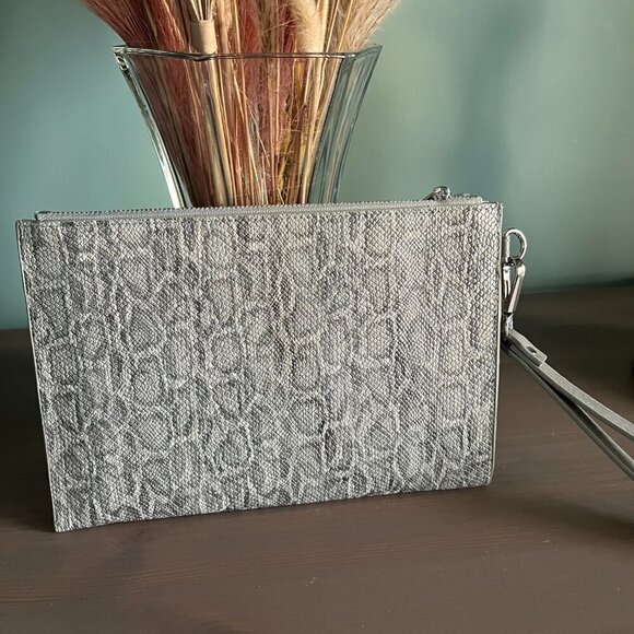 NWT Simply Southern Snakeskin Wristlet Clutch Gray Snakeskin Animal Print Wallet - Picture 7 of 13